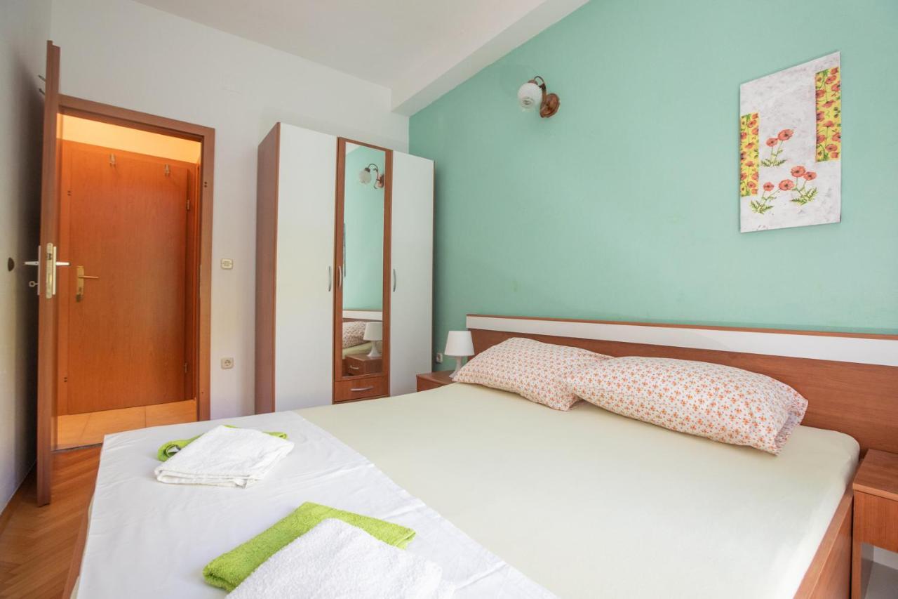 Vega Apartments Podgora Esterno foto